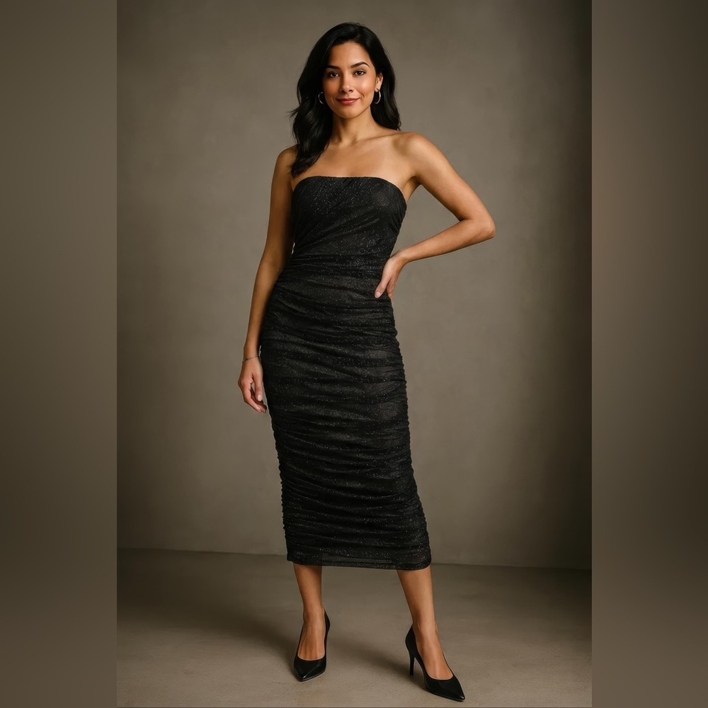 Elegant Strapless Black Bodycon Midi Dress with Shirring Details and Soft Lining
